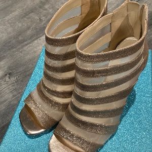 NWT Nina Gold Booties heels